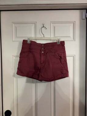 Tinseltown High-Waisted Button-Front Cuffed Shorts Size 11